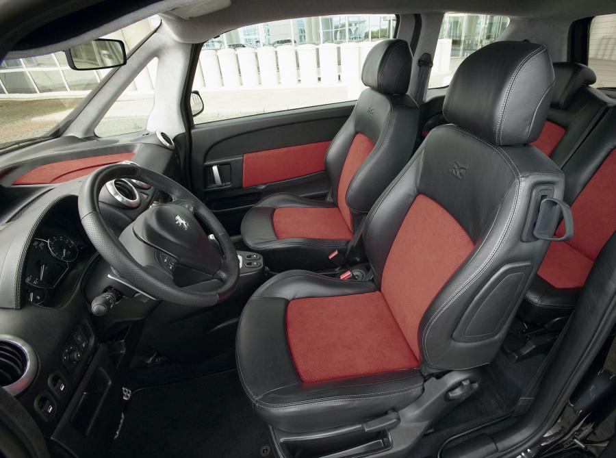 Интерьер Peugeot 1007 RC Concept 2004 года  (фото 11 из 35)